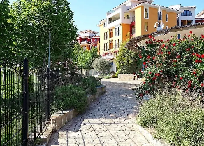 Art Marina Cape-private Host * Ravda